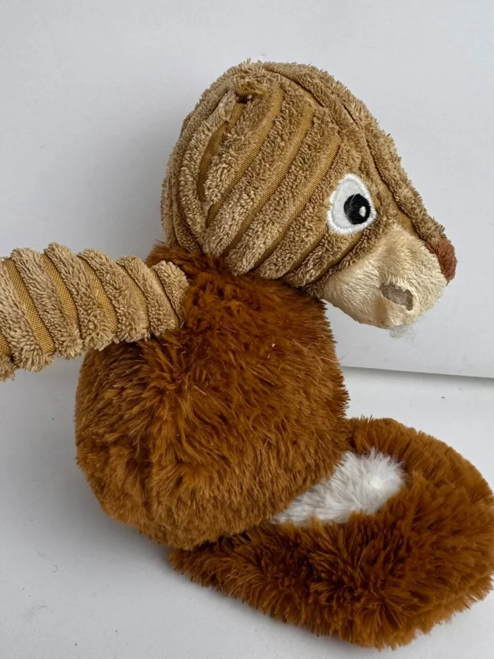 KONG Scrunch Knots Squirrel Plush Dog Toy Squeaker Ribbed Brown 10